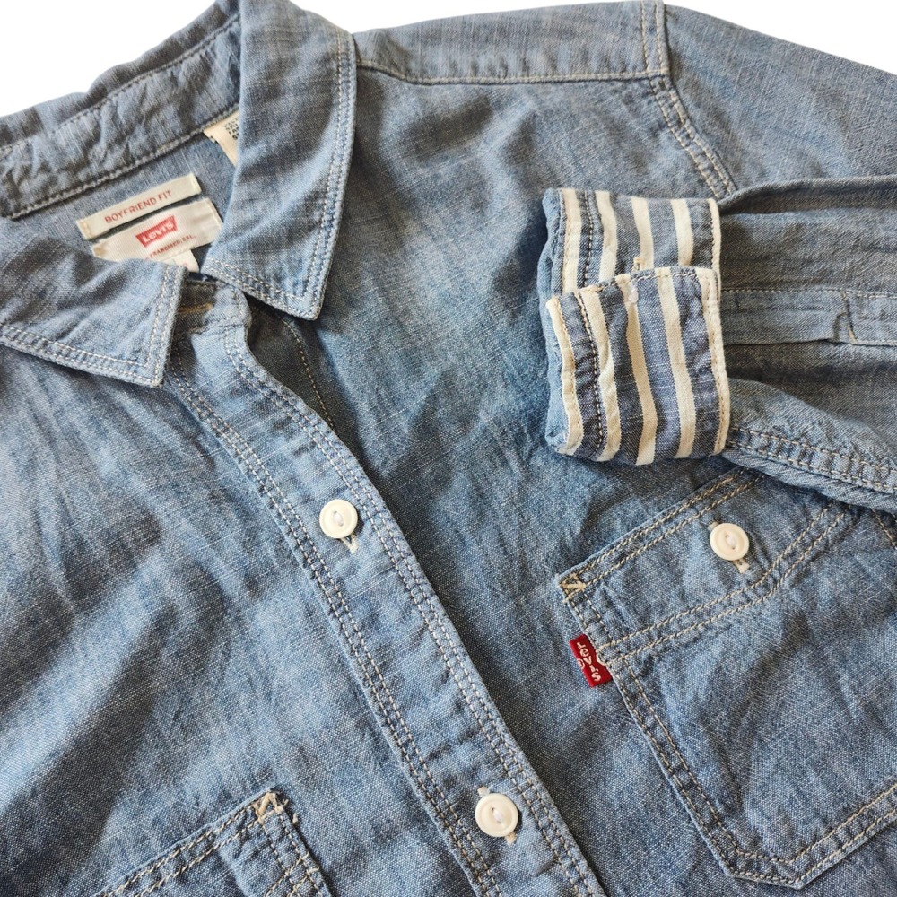 Levi's Chambray Denim Boyfriend Fit Long Sleeve Button Down Shirt Top Women's XS - Picture 2 of 4
